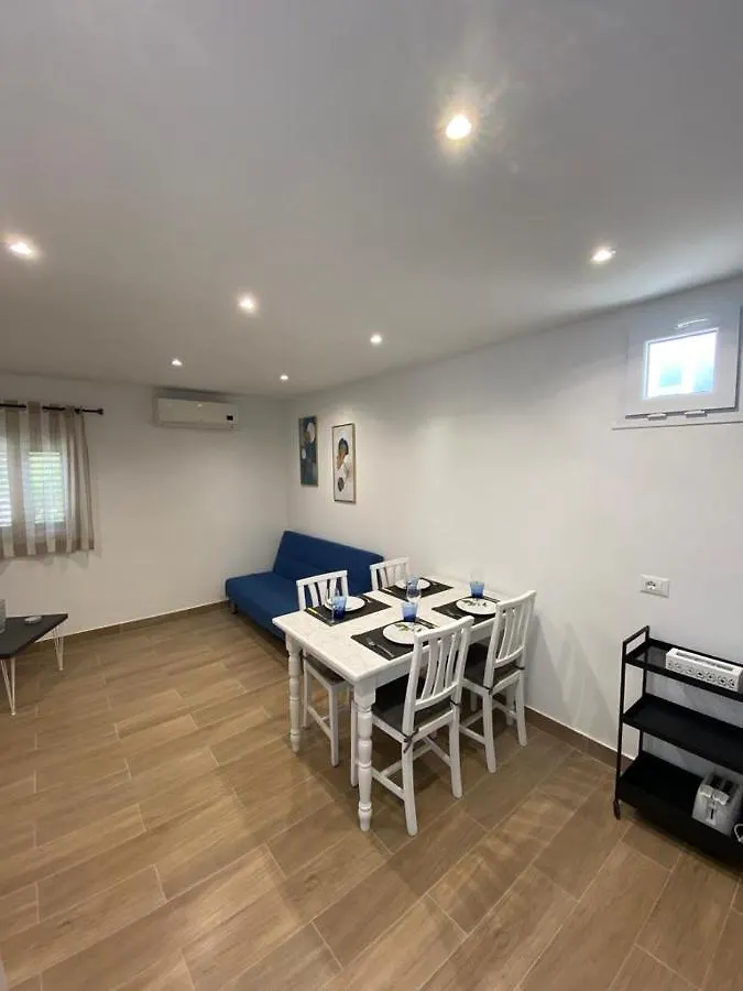 Marea Villa Palermo 0*,  Italy